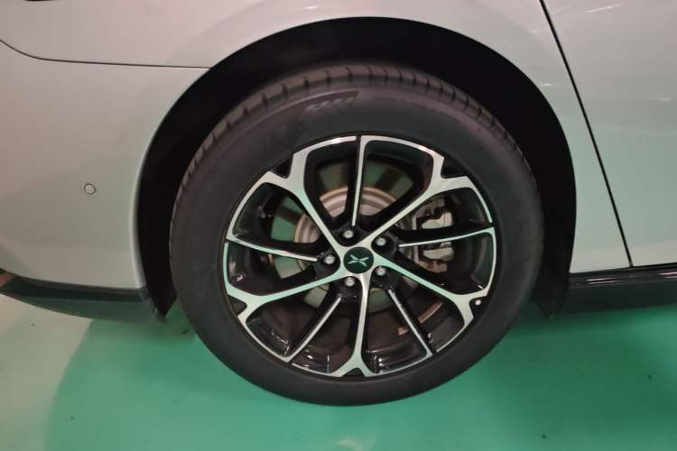Used XPeng P7 2022 480E Right Rear Wheel Hub