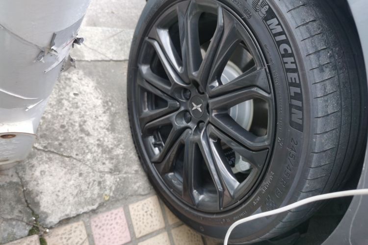 Used XPeng P7 2022 670E+ Pengyi Edition Right Rear Wheel Hub