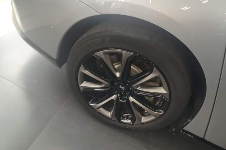Used XPeng P7 2022 670N+ Right Rear Wheel Hub