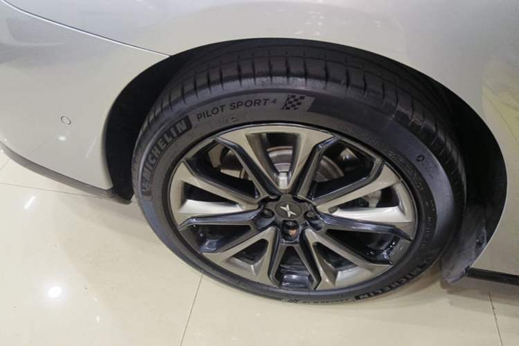 Used XPeng P7 2022 670N+ Right Rear Wheel Hub