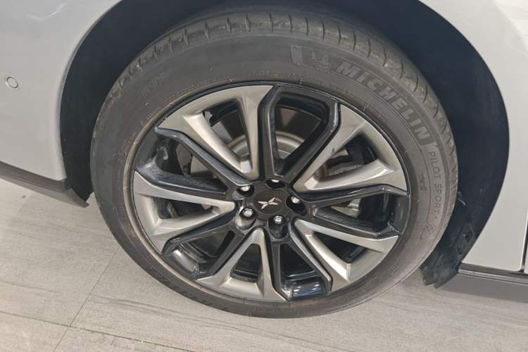 Used XPeng P7 2022 670N+ Right Rear Wheel Hub