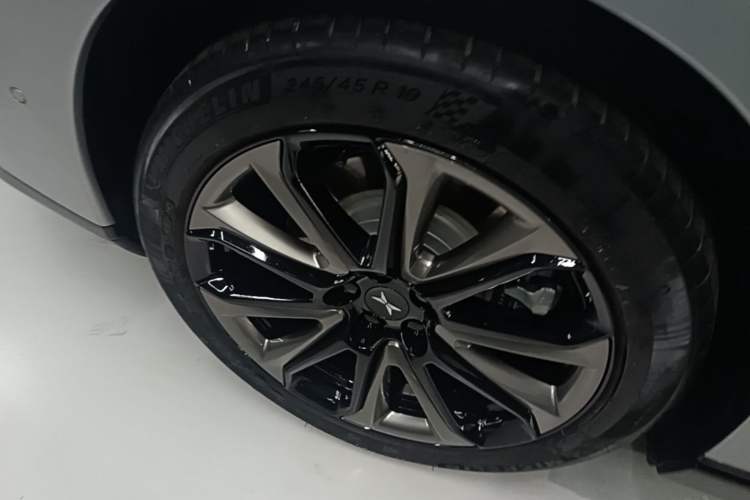 Used XPeng P7 2022 670N+ Right Rear Wheel Hub