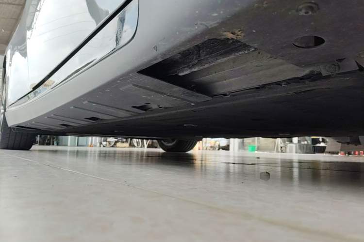 Used XPeng P7 2022 480E+ Right Side Sill