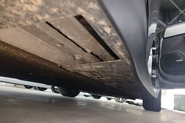 Used XPeng P7 2022 625E Right Side Sill