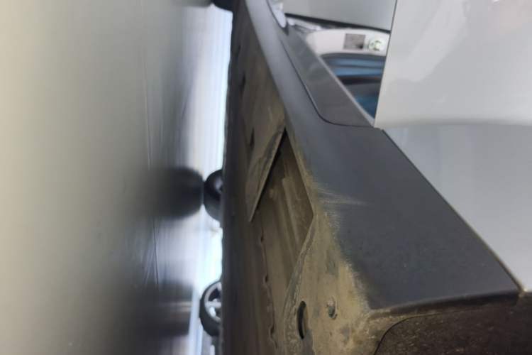 Used XPeng P7 2022 480G+ Right Side Sill