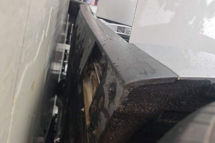 Used XPeng P7 2022 480 Standard Range Smart Drive Edition Right Side Sill