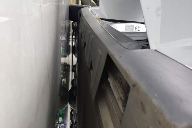 Used XPeng P7 2022 480G+ Right Side Sill