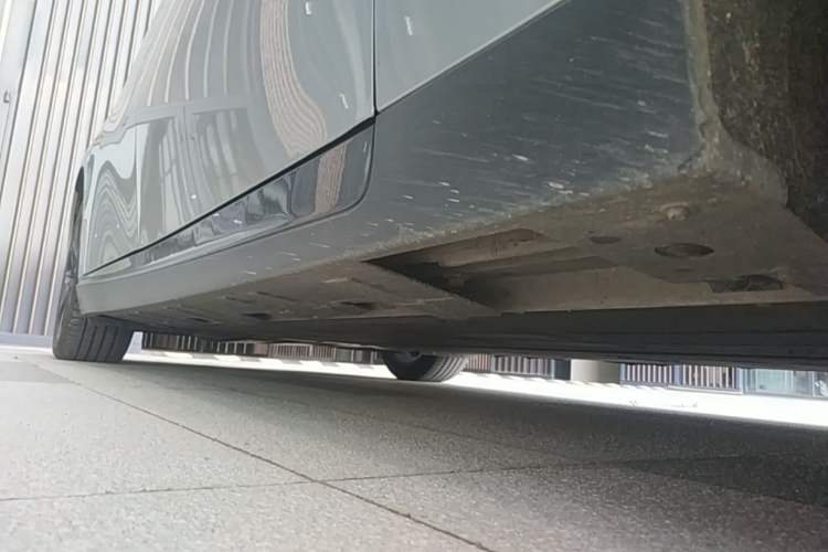 Used XPeng P7 2022 670N+ Right Side Sill