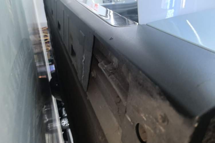 Used XPeng P7 2022 670N+ Right Side Sill