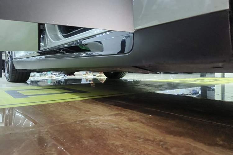 Used XPeng P7 2022 670N+ Right Side Sill
