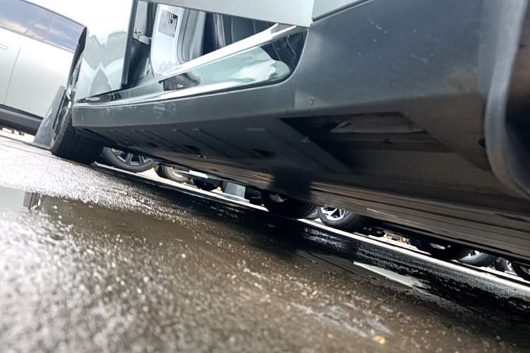 Used XPeng P7 2022 586G Right Side Sill