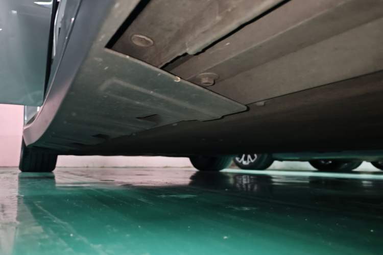 Used XPeng P7 2022 670N+ Right Side Sill