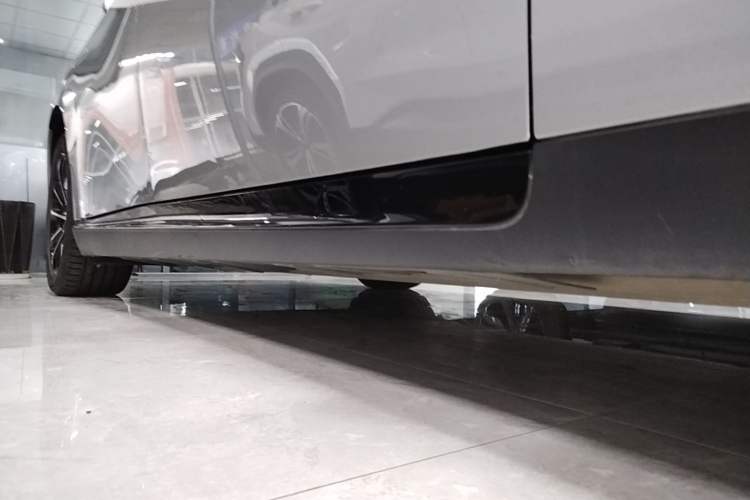 Used XPeng P7 2022 586G Right Side Sill