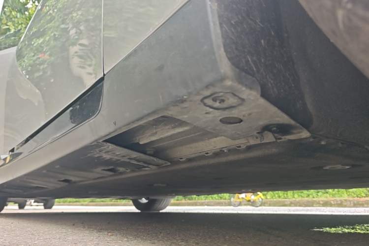 Used XPeng P7 2022 480E Right Side Sill