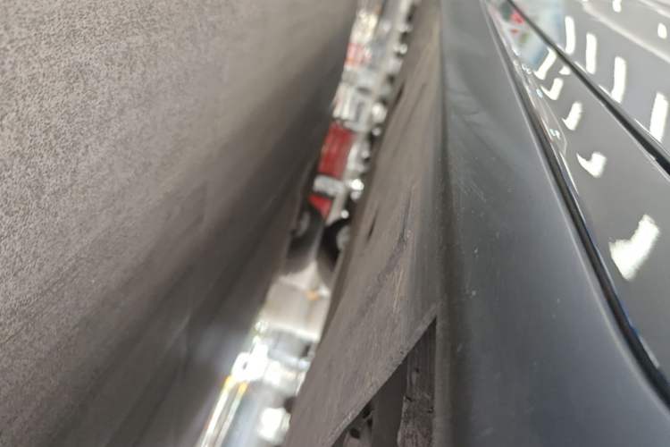 Used XPeng P7 2022 670N+ Right Side Sill