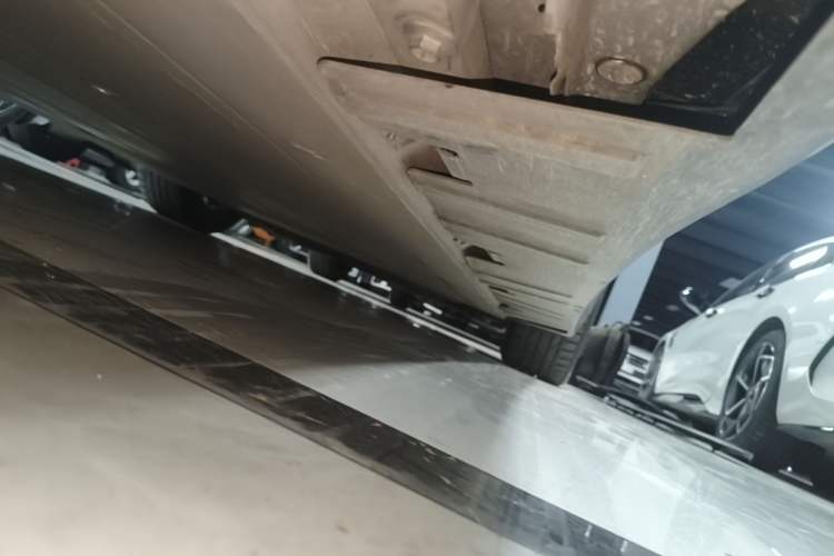 Used XPeng P7 2022 586G Right Side Sill