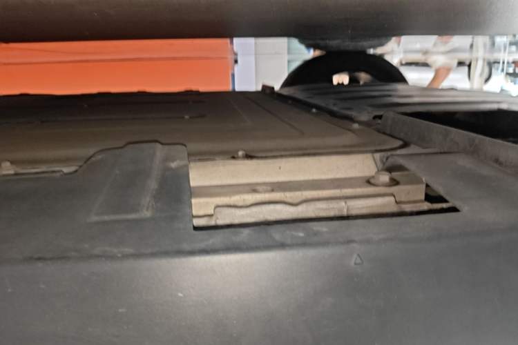 Used XPeng P7 2022 480N+ Right Side Sill