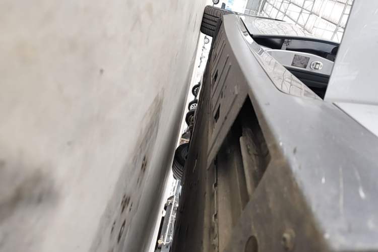Used XPeng P7 2022 480E+ Right Side Sill