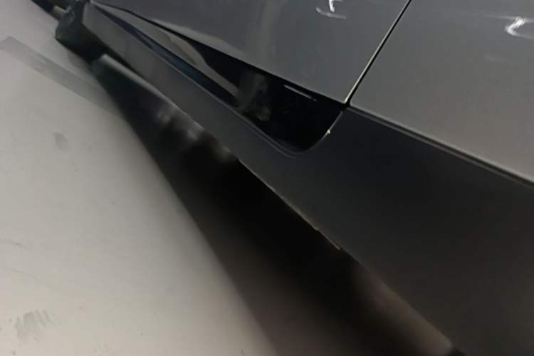 Used XPeng P7 2022 670N+ Right Side Sill