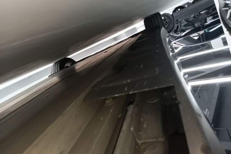 Used XPeng P7 2022 586G Right Side Sill