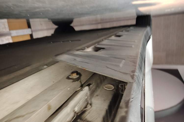 Used XPeng P7 2022 670N+ Right Side Sill