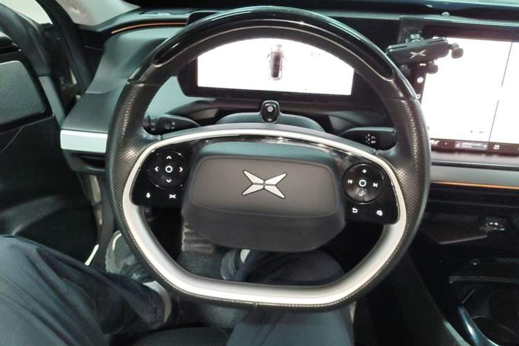 Used XPeng P7 2022 670E+ Steering Wheel
