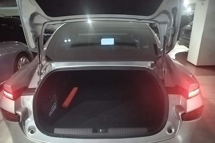 Used XPeng P7 2022 625E Trunk