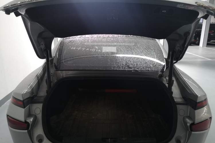 Used XPeng P7 2022 625E Trunk