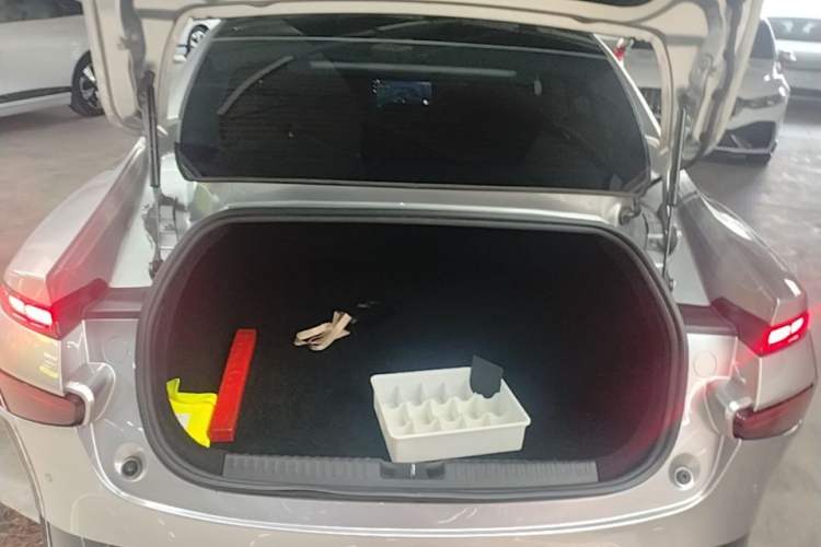 Used XPeng P7 2022 625E Trunk