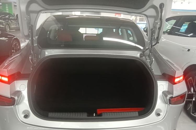 Used XPeng P7 2022 625E Trunk