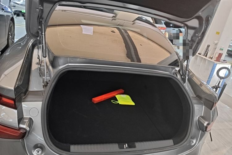 Used XPeng P7 2022 670N+ Trunk