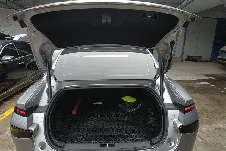 Used XPeng P7 2022 670N+ Trunk