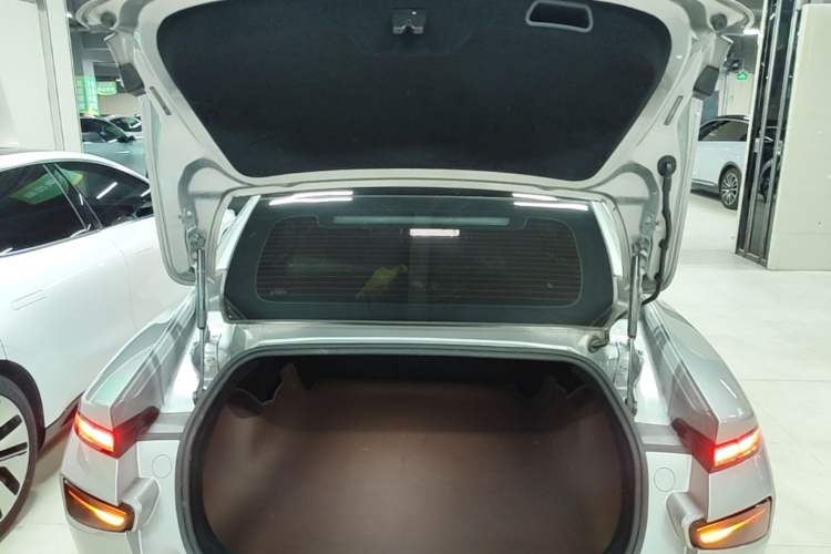 Used XPeng P7 2022 670E+ Trunk