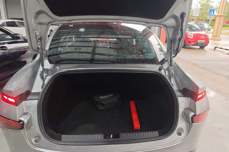 Used XPeng P7 2022 480 Standard Range Smart Drive Edition Trunk