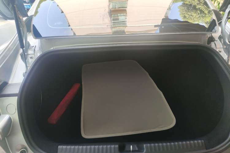 Used XPeng P7 2022 670G Trunk