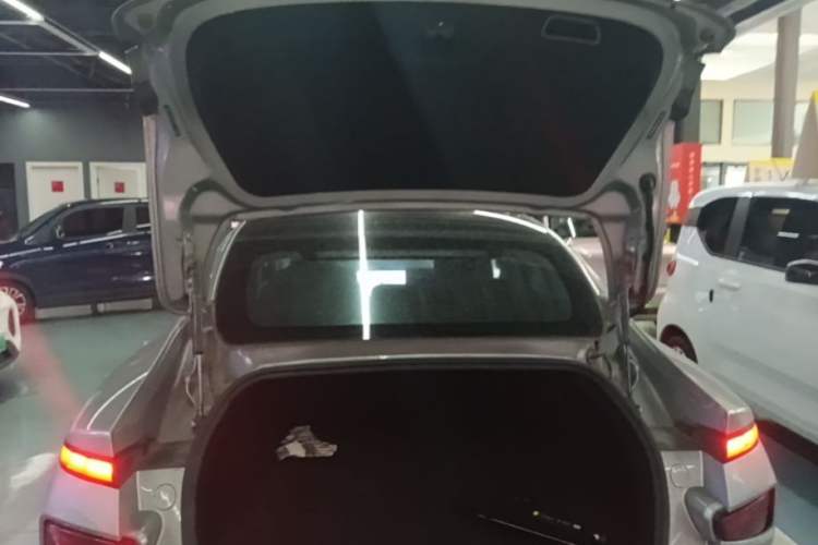 Used XPeng P7 2022 480G Trunk