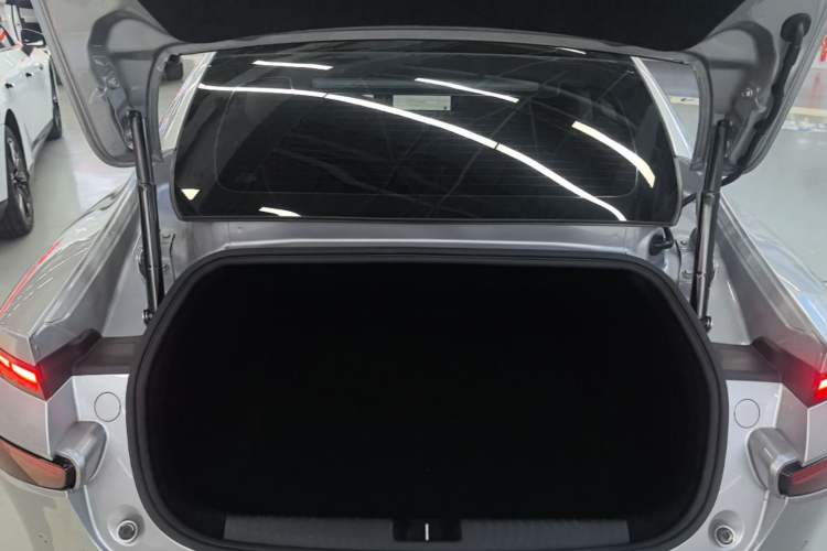 Used XPeng P7 2022 670N+ Trunk