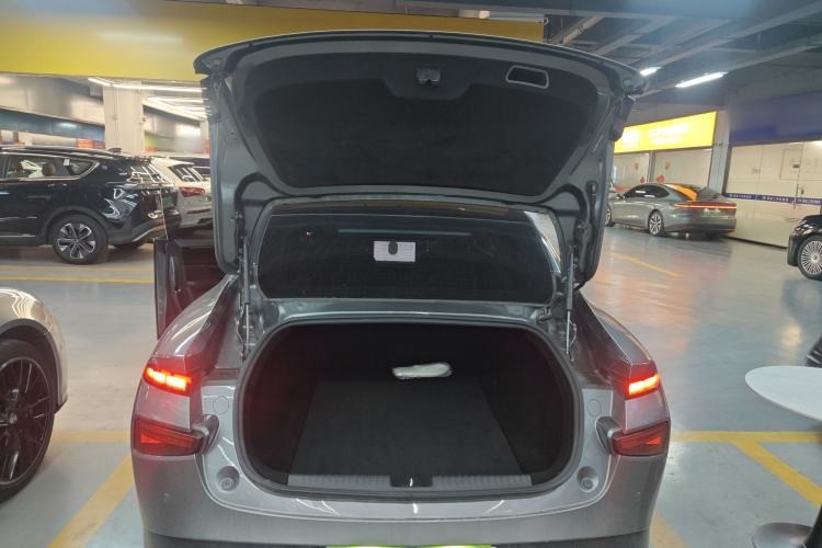 Used XPeng P7 2022 625E Trunk