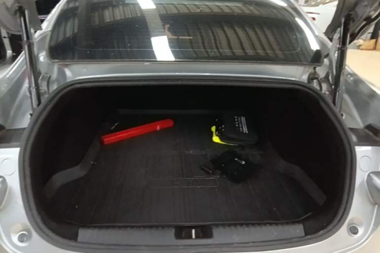 Used XPeng P7 2022 480E Trunk