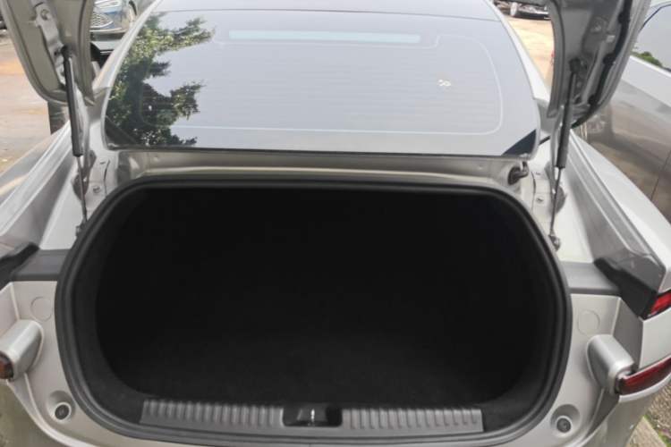 Used XPeng P7 2022 480 Standard Range Smart Drive Edition Trunk