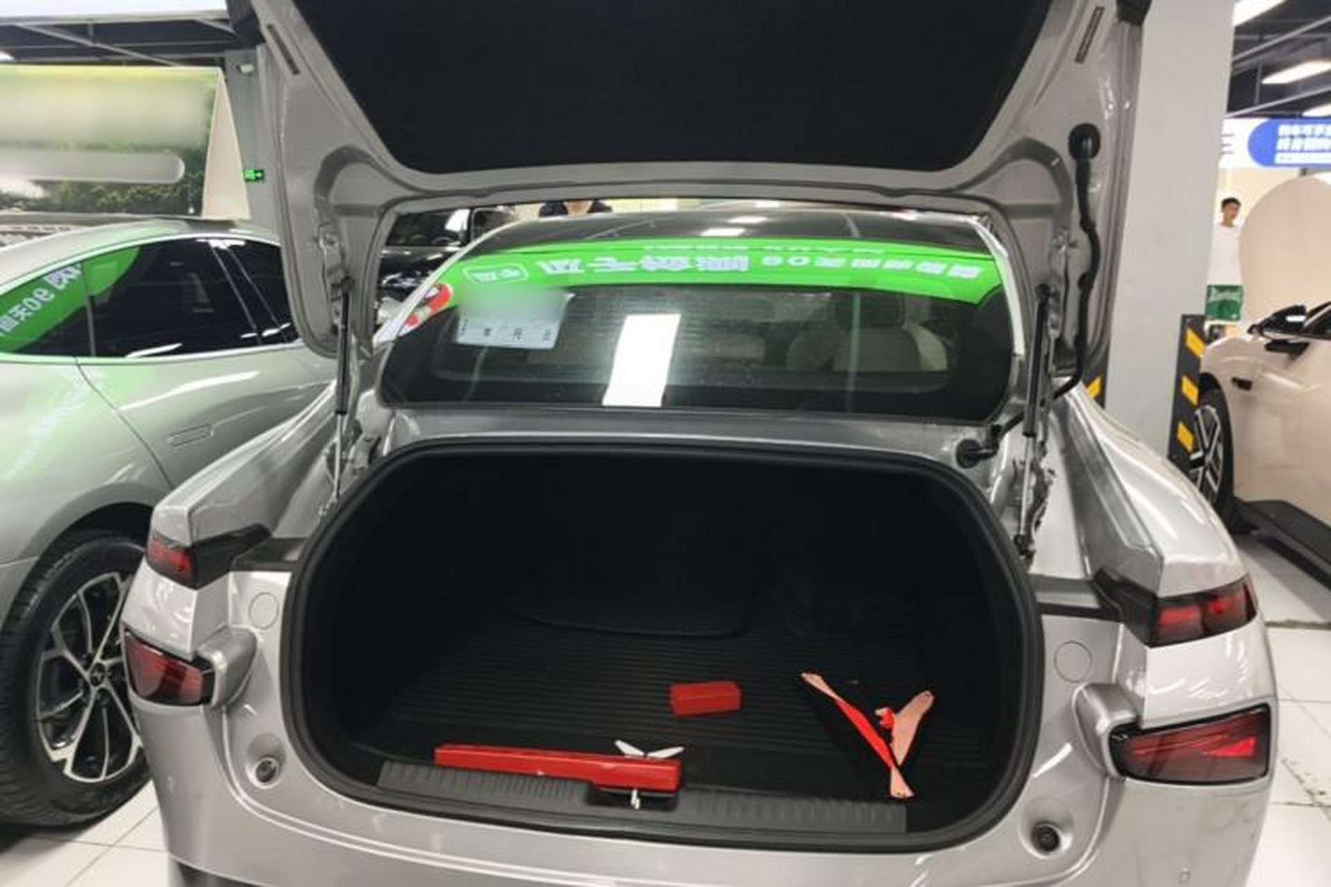 Used XPeng P7 2022 625E Trunk
