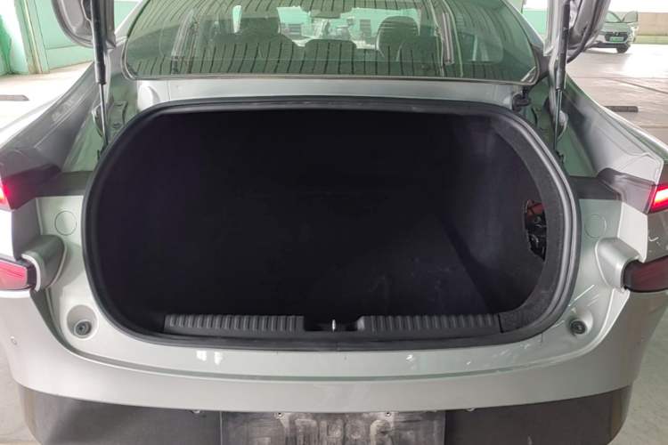 Used XPeng P7 2022 625E Trunk