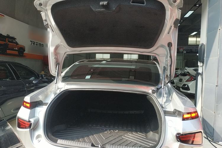 Used XPeng P7 2022 480 Standard Range Smart Drive Edition Trunk