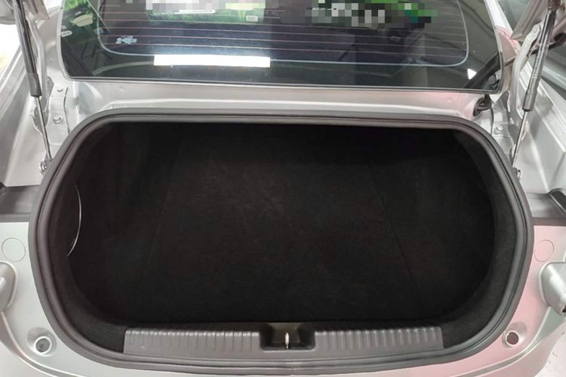 Used XPeng P7 2022 480G Trunk
