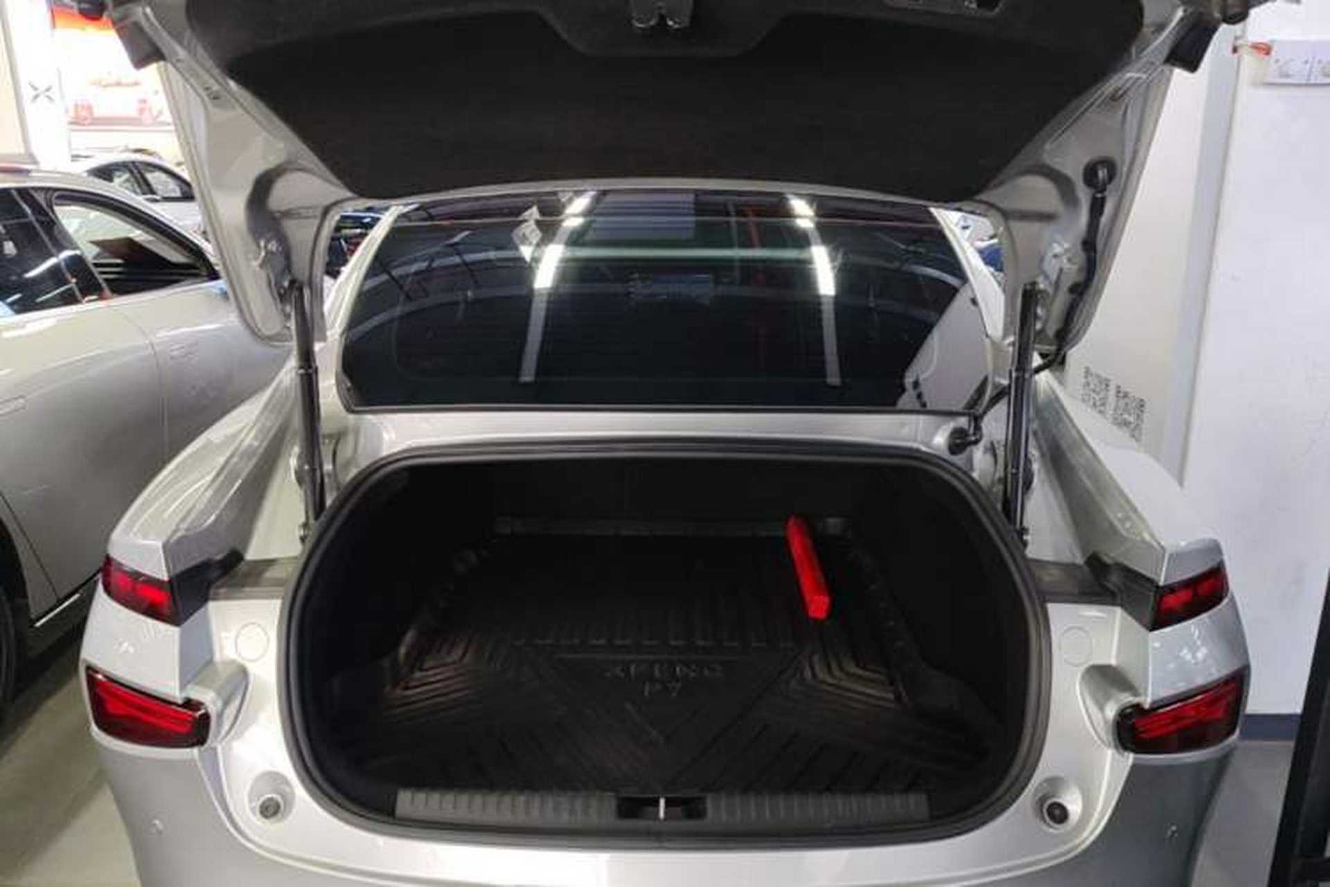 Used XPeng P7 2022 625E Trunk