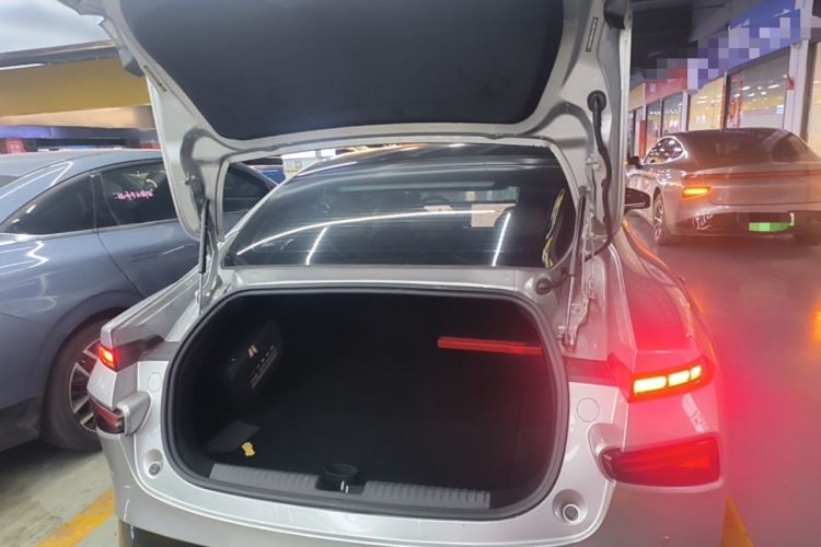 Used XPeng P7 2022 625E Trunk