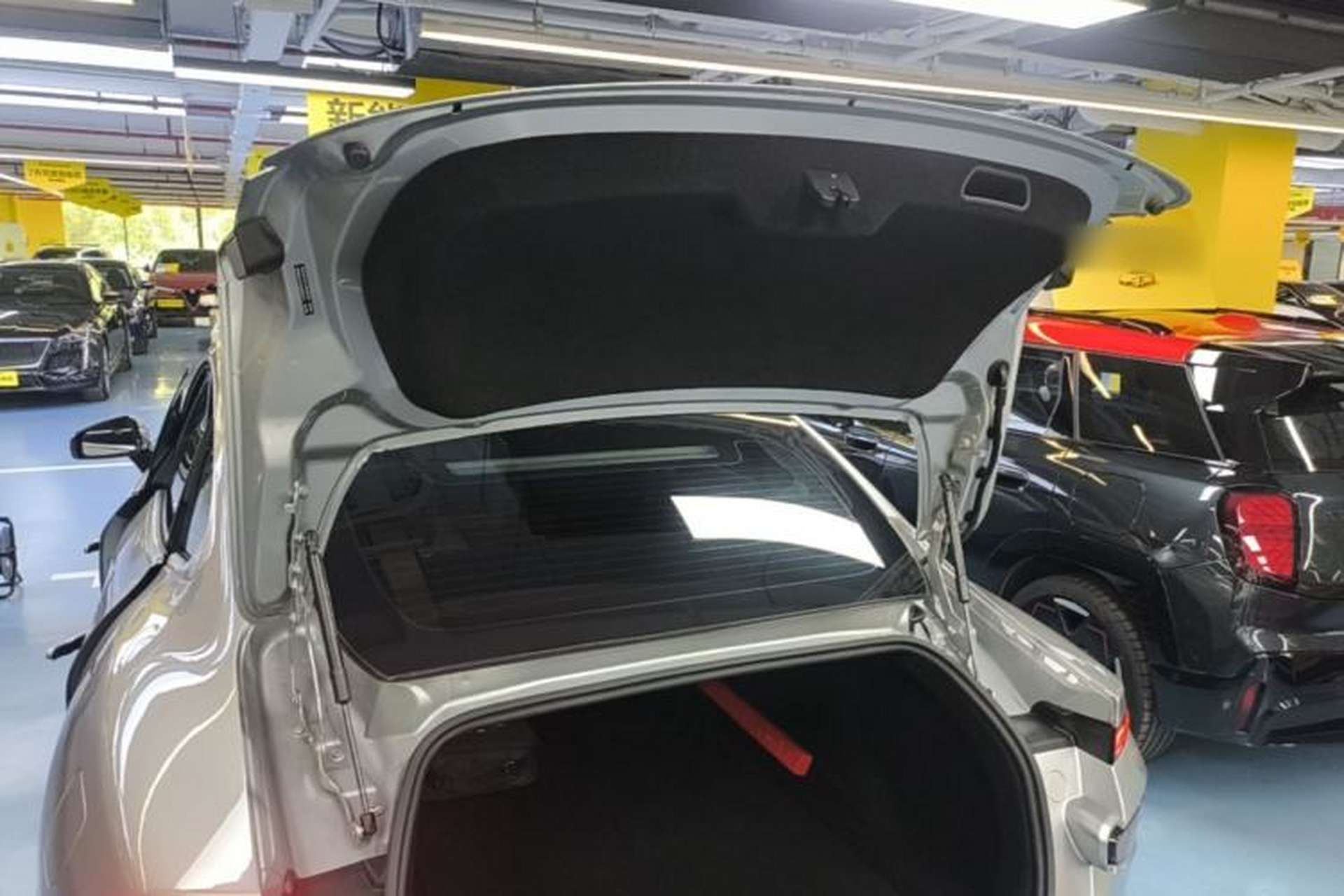 Used XPeng P7 2022 480G Trunk