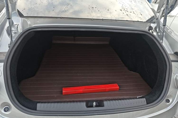 Used XPeng P7 2022 480G Trunk