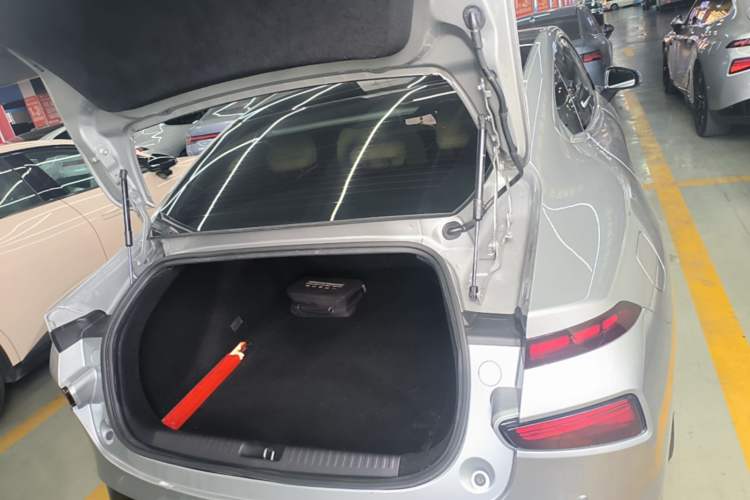 Used XPeng P7 2022 625E Trunk