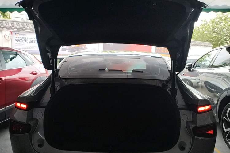 Used XPeng P7 2022 670N+ Trunk